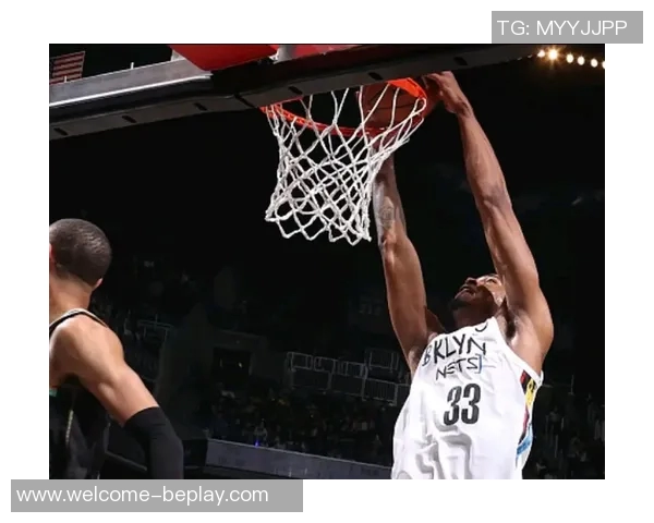 克拉克斯顿表现出色9投6中贡献14分6篮板3助攻1抢断1盖帽助球队获胜