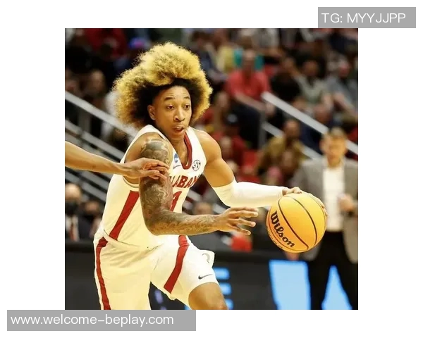 火箭队宣布将年轻球员JD戴维森与以赛亚克劳福德下放至G联盟毒蛇队进行锻炼